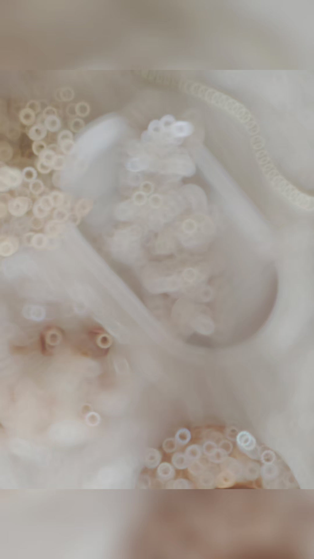 Podwiązka ślubna z kolekcji Pearls z aplikacją koronkową z pereł