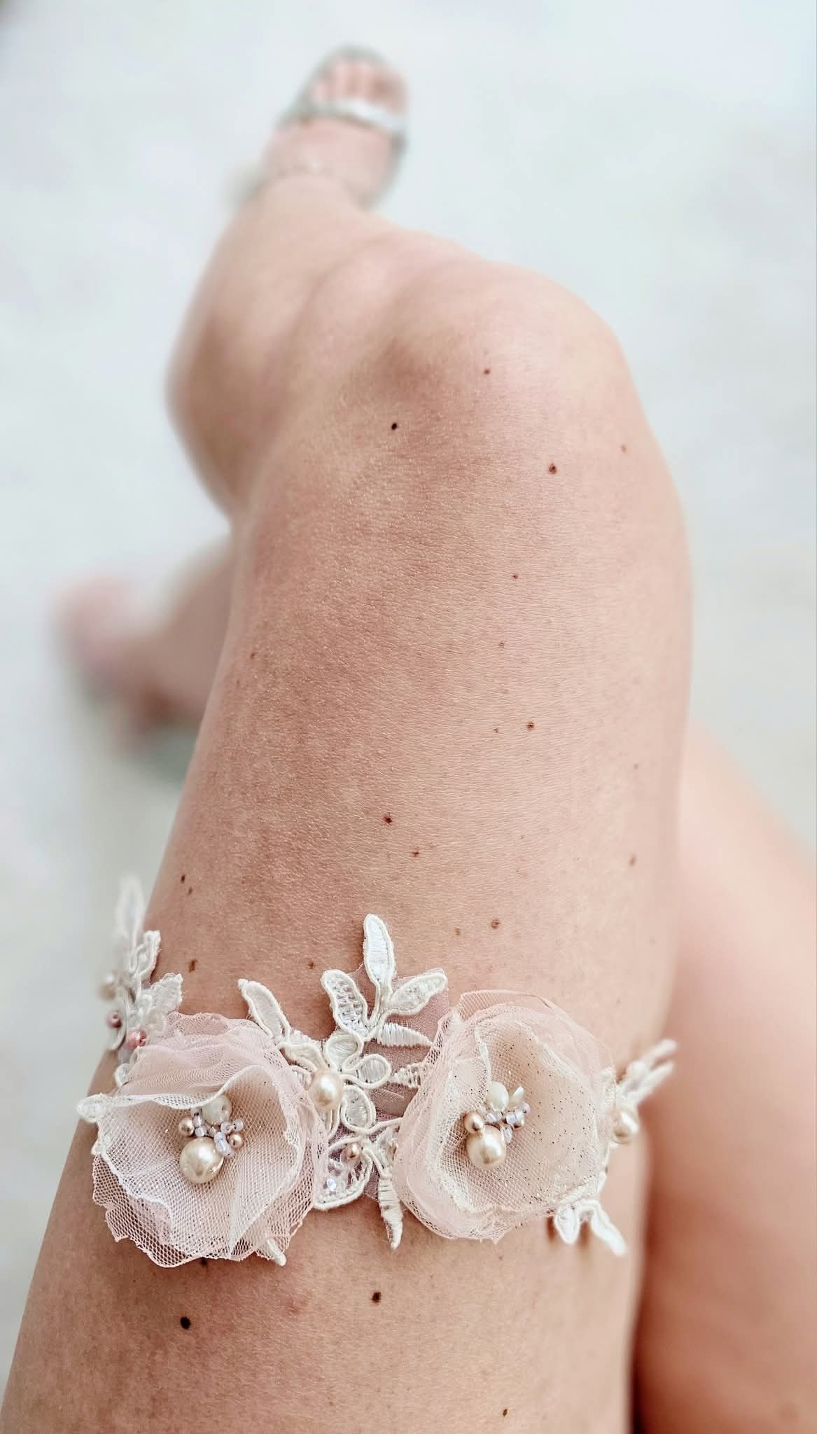 Romantyczna podwiązka ślubna Flover