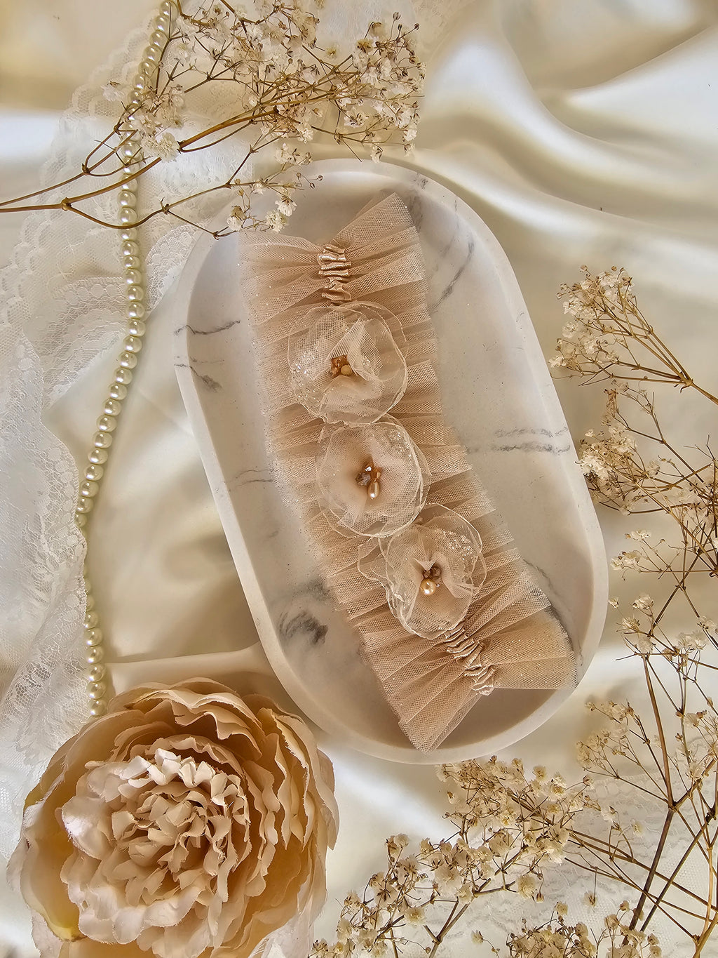 Podwiązka ślubna z kwiatami w 3 D