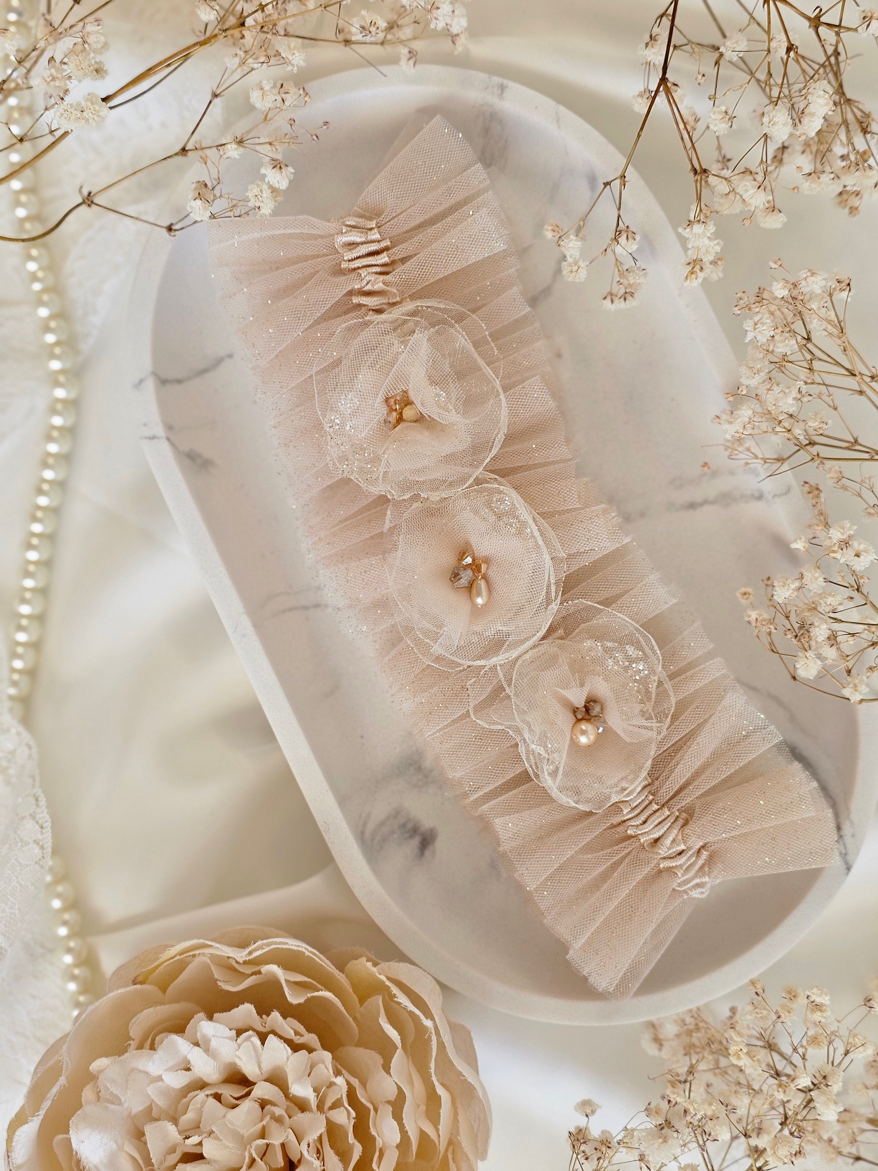 Podwiązka ślubna z kwiatami w 3 D