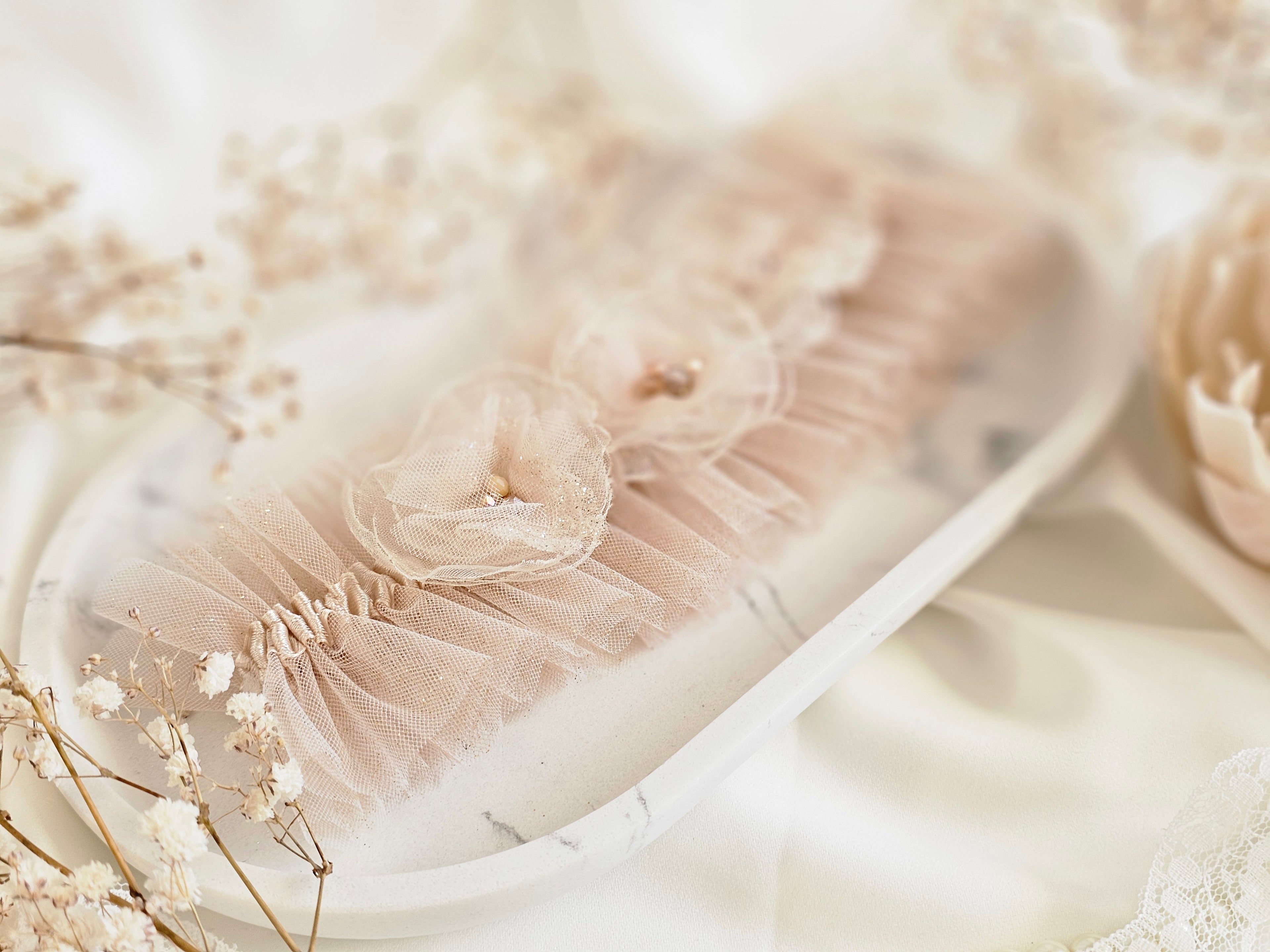 Podwiązka ślubna z kwiatami w 3 D