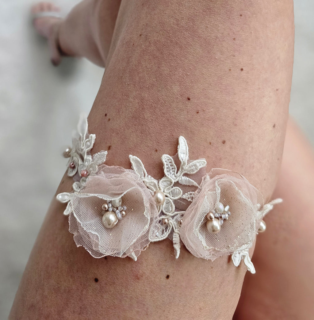 Romantyczna podwiązka ślubna Flover