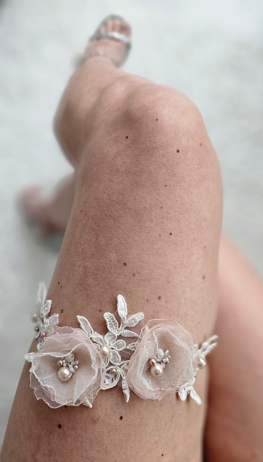 Romantyczna podwiązka ślubna Flover