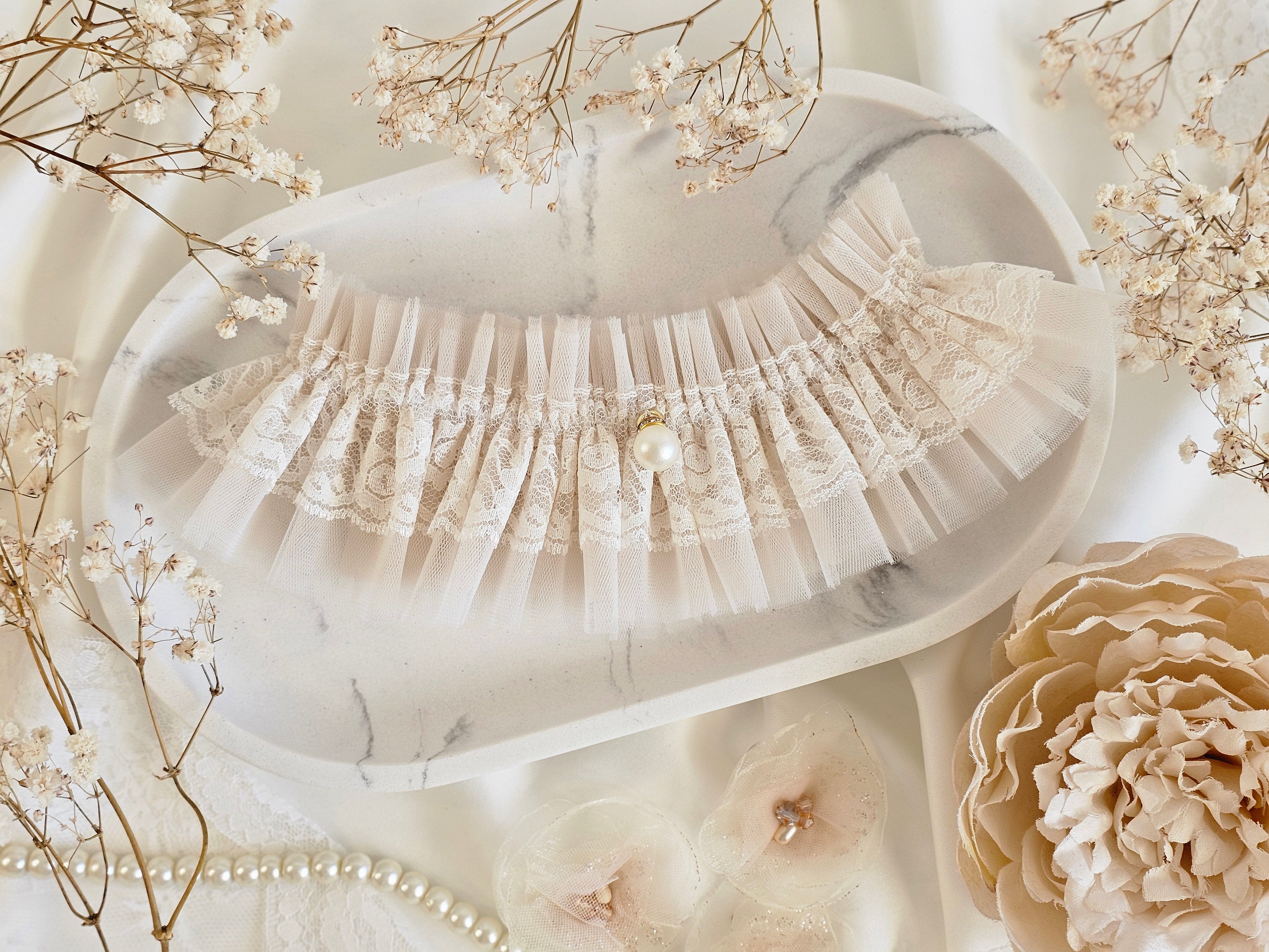 Romantyczna Podwiązka ślubna z najnowszej kolekcji PEARLS - najmodniejszym w tym sezonie ślubnym